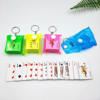 1 adet Taşınabilir Mini Oyun Kartları Poker Anahtarlık Küçük Tahta Oyunu Anahtarlık 4×3cm.anneler Günü Paskalya Hediyesi