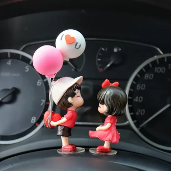 Anime Çiftler Araba Süsleme Modeli Sevimli Öpücük Balon Figürü Kawaii Oto İç Dekorasyon Pembe Pano Heykelcik Aksesuarları