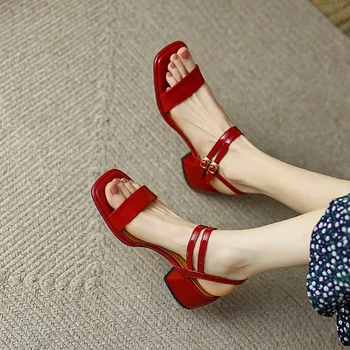 Retro Roma Sandalet kadın 2023 Yeni Yaz Yumuşak Deri Kare topuklu sandalet Moda Toka Katı Kadınlar Yüksek Topuklu Zapatos Mujer